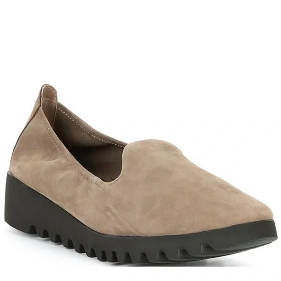 NIB Aetrex slip ons Aetrex Jenna Slip On (Women) - Black – The Heel Shoe Fitters main image 3
